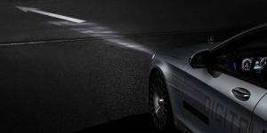 Автомобили Mercedes научили проецировать изображения на дорогу