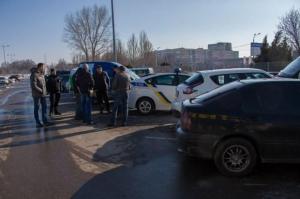 В Украине владельцы разных авто получили одинаковые номера