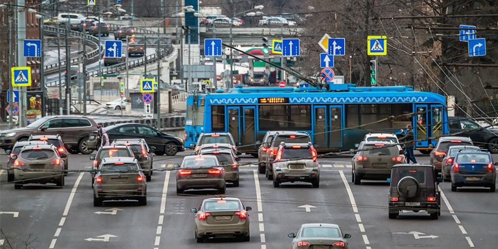 На перекрестках в Москве появятся новые знаки