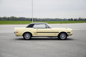 Спецверсию Ford Mustang посвятили 50-летнему спорткару
