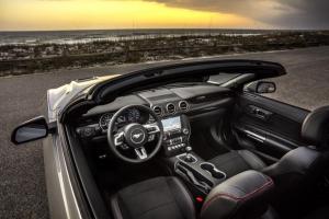 Спецверсию Ford Mustang посвятили 50-летнему спорткару