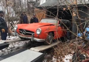В старом гараже нашли забытый на 40 лет классический Mercedes-Benz