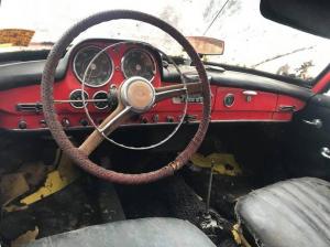 В старом гараже нашли забытый на 40 лет классический Mercedes-Benz