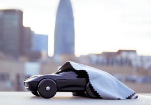 Модели Maserati превратили в деревянные машинки