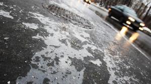 Столичных водителей призвали пересесть на общественный транспорт из-за непогоды