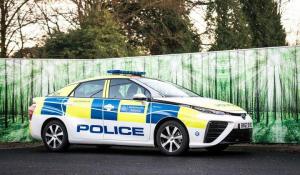 На чистом водороде: лондонская полиция обзавелась седанами Toyota Mirai