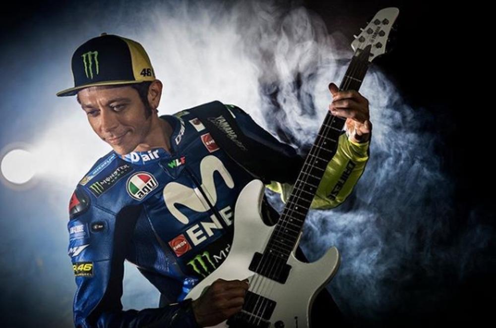 Реакция гонщиков MotoGP на новый контракт Валентино Росси