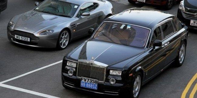 Резные весовые категории: между Rolls-Royce и Aston Martin назревает скандал
