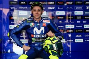AGV Pista GP R Soleluna - шлем Валентино Росси для Гран При Катара 2018