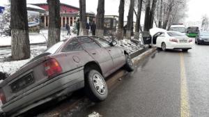 Водитель Toyota потерял управление и совершил ДТП в Алматы 