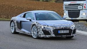Рестайлинговый суперкар Audi R8 замечен на дорожных тестах