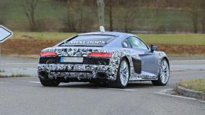 Рестайлинговый суперкар Audi R8 замечен на дорожных тестах