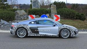 Рестайлинговый суперкар Audi R8 замечен на дорожных тестах