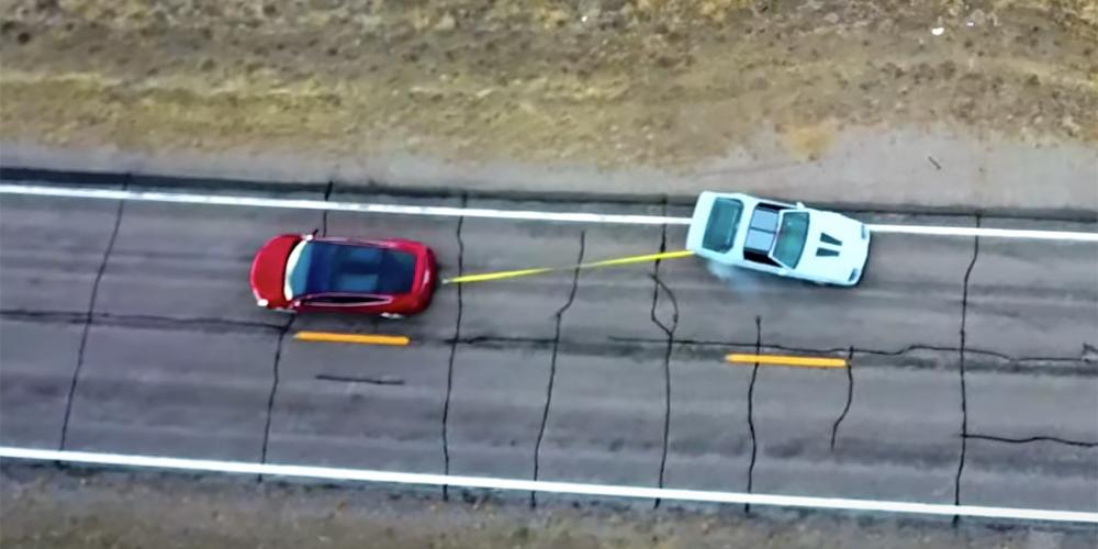 Tesla Model X и Chevrolet Camaro сыграли в перетягивание каната