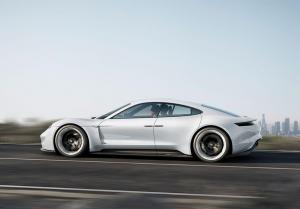 Прототип электрического спорткара Porsche вставили в дополненную реальность