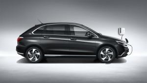 Daimler и BYD запустили совместный электрокар с запасом хода 500 километров