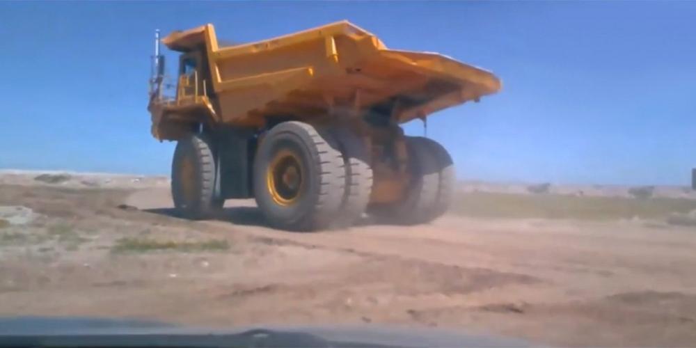 Испытания российского беспилотного грузовика показали на видео
