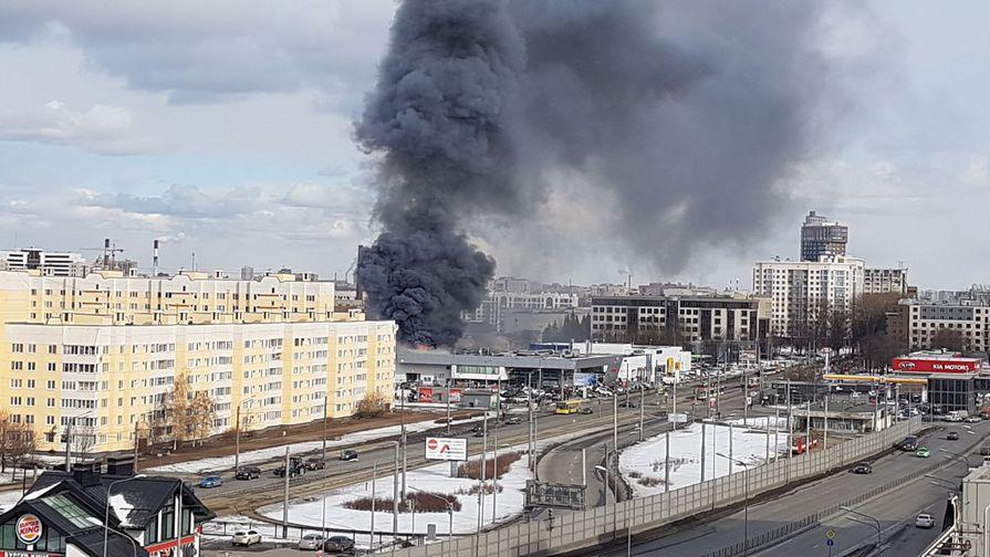 В Петербурге загорелся автосалон Нyundai