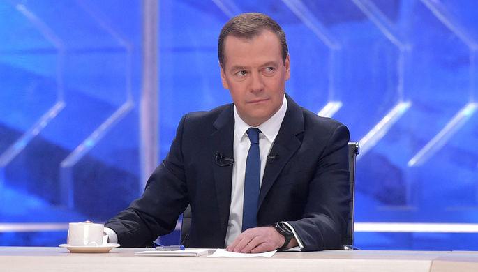 Медведев анонсировал введение штрафов для работодателей за нарушение режима водителей