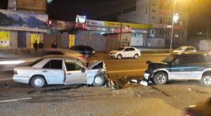 Три человека пострадали в лобовом ДТП в Алматы 
