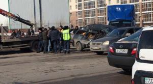 Массовое ДТП в Астане: столкнулись КамАЗ, Газель и три авто