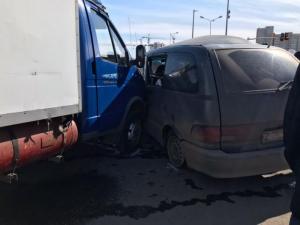 Массовое ДТП в Астане: столкнулись КамАЗ, Газель и три авто