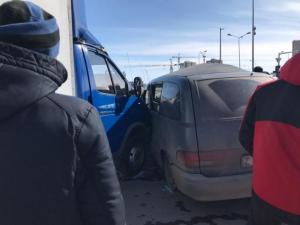 Массовое ДТП в Астане: столкнулись КамАЗ, Газель и три авто