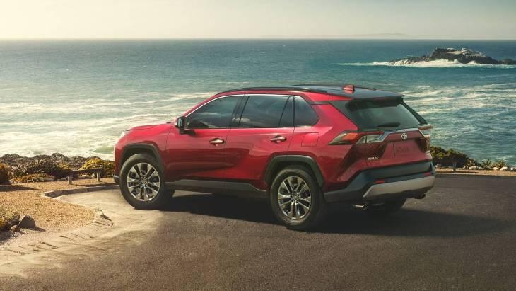 Новый Toyota RAV4 может получить семиместный салон