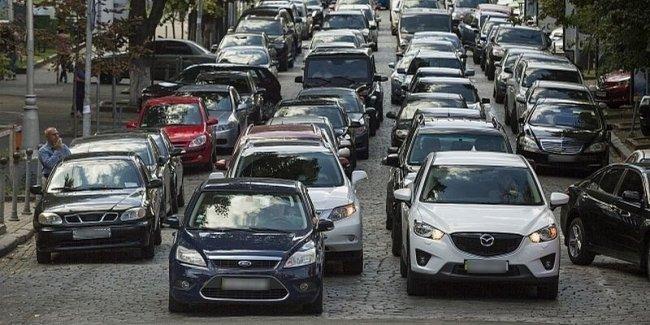 В марте спрос на новые легковые авто снизился на 6,5 процентов