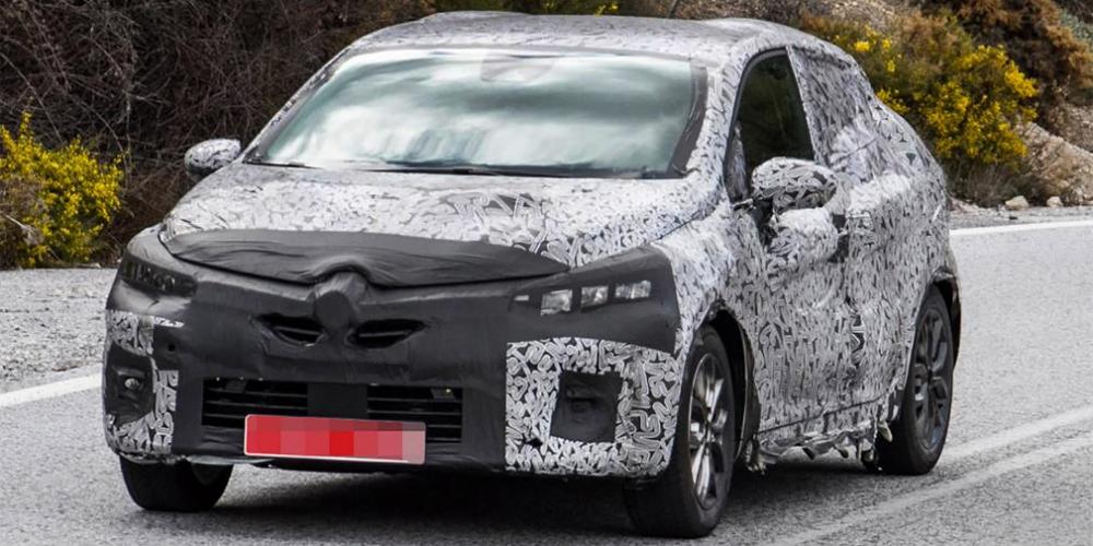 Хэтчбек Renault Clio нового поколения впервые замечен на тестах