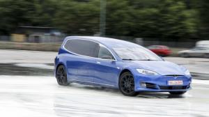 В России запатентовали катафалк на базе Tesla Model S