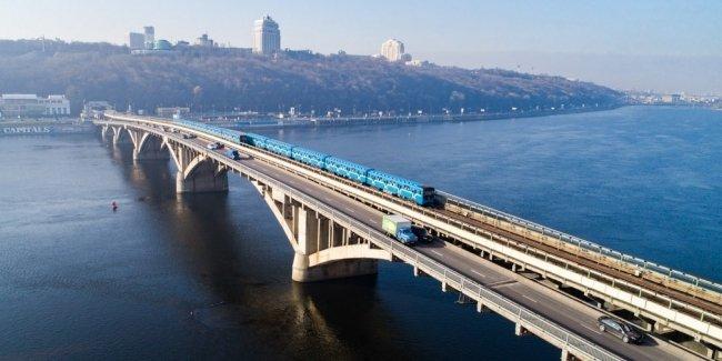 В Киеве хотят отремонтировать мост Метро
