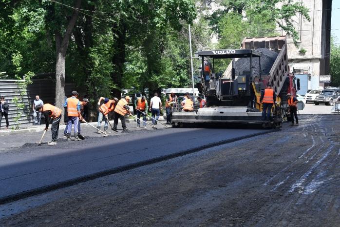 Алматинские власти обещают отчитаться за каждый демонтированный бордюр 
