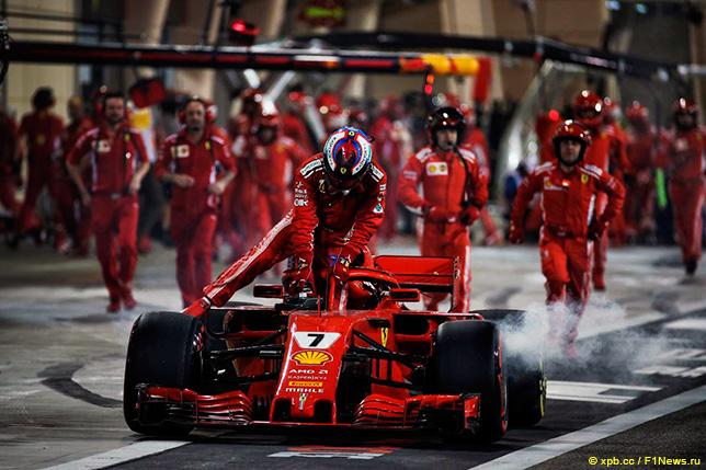 У механика Ferrari сломана нога