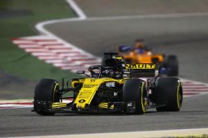 Гонщикам Renault пришлось экономить топливо