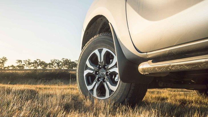 Mazda показала кусочек обновлённого пикапа BT-50
