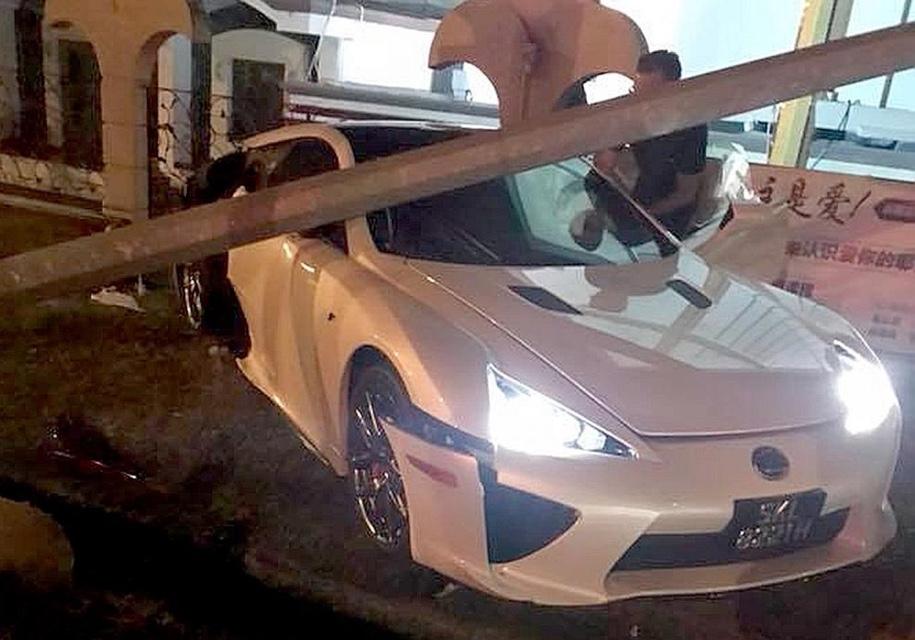 Видео: в Сингапуре разбили редкий Lexus LF-A