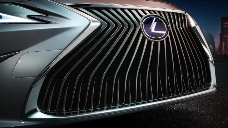 Lexus официально анонсировал премьеру нового седана ES