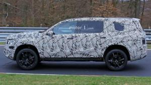 Новый внедорожник Mercedes GLS вновь замечен на тестах