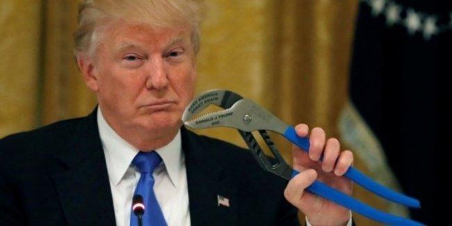 Трамп хочет разделить автомобили по выхлопу на «своих» и «чужих»