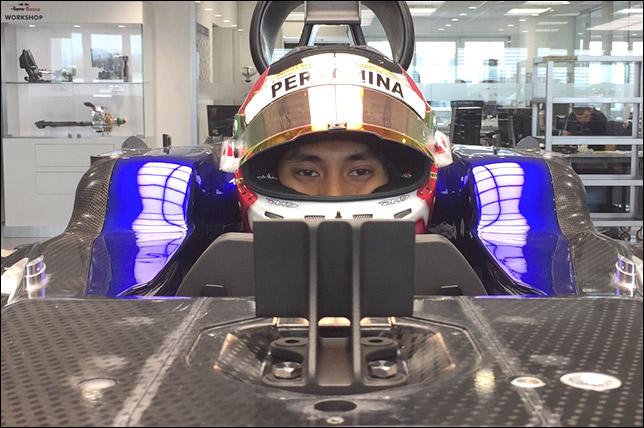 Шон Гелаэль прошел подгонку сиденья в Toro Rosso