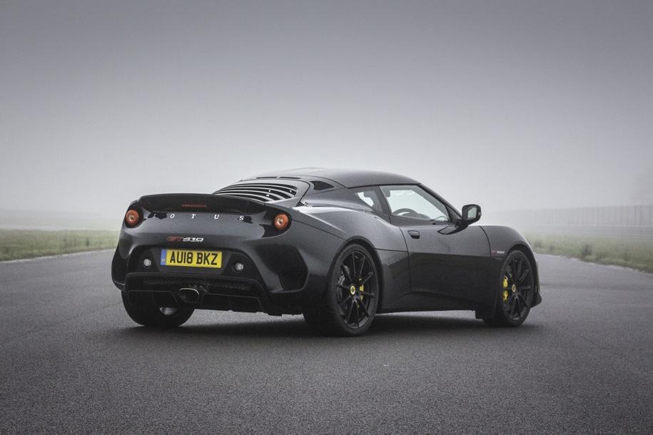 Сыну основателя Lotus подарили трековое купе Evora
