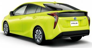 В Сети появились первые фото обновленного Toyota Prius