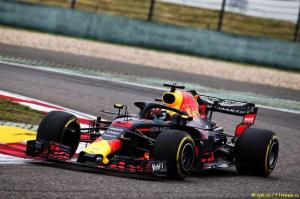 В Red Bull подозревают отказ турбины на машине Риккардо