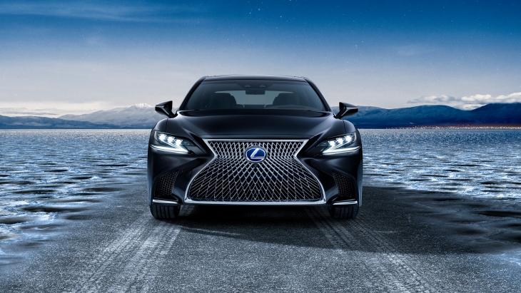 Флагманский седан Lexus LS получит новые модификации