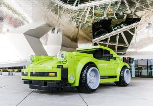 Из кубиков Lego сделали полноразмерную копию Porsche 911