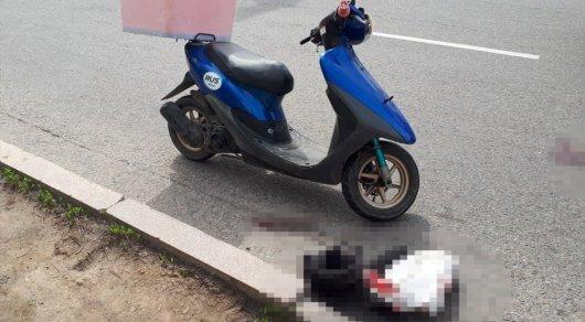 Мопедист сбил девушку в Алматы: оба попали в больницу