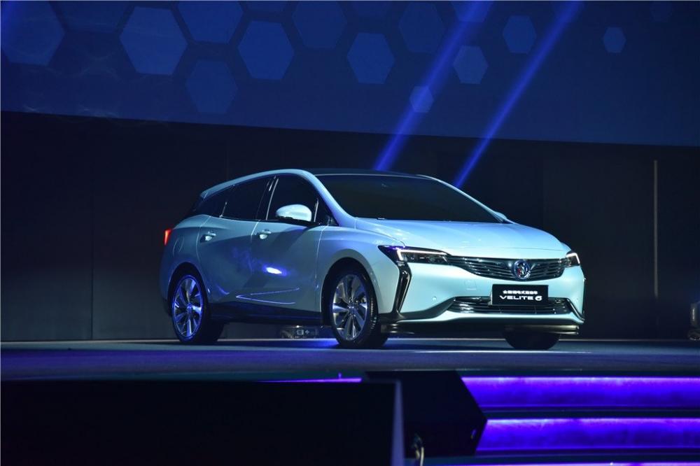 GM представил в Китае два новых Buick: серийный гибрид и концептуальный кроссовер