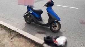 Мопедист сбил девушку в Алматы: оба попали в больницу