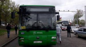 Автобус сбил насмерть девушку в Алматы